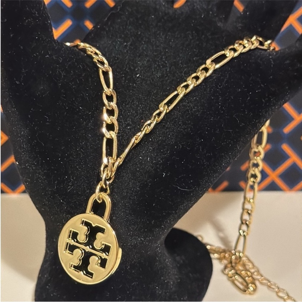 NEW✨Pendant with Tory Burch Round charm/ medallion - Picture 3 of 9